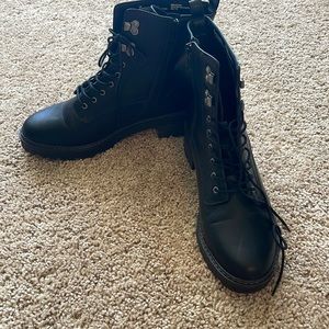 Universal Thread Black Combat Boots NWOB 10w
